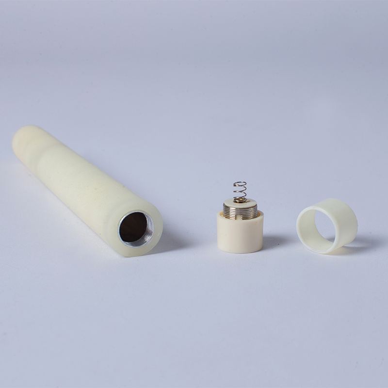 Elfenbeinfarbene, flackernde, flammenlose Stabkerzen